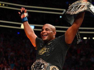 Šampión dvoch váhových kategórií Daniel Cormier oficiálne ukončil kariéru