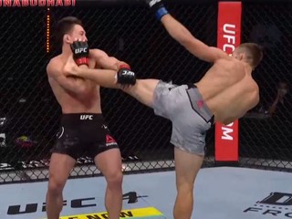 VIDEO: Klein vo svojej UFC premiére brutálne knokautuje súpera