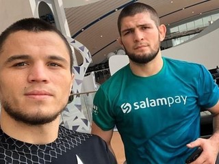 Umar Nurmagomedov bol hospitalizovaný, Khabibov zápas by napokon nemal byť ohrozený
