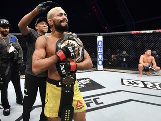 UFC 255: Čo spraví šampión po úspešnej obhajobe? O 3 týždne sa vidíme opäť!