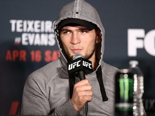 Khabib Nurmagomedov: „Alvarez so mnou dvakrát odmietol zápas.“