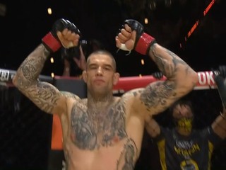 Víťazný debut Fialu v Oktagone, súpera ukončil tvrdými údermi na zemi