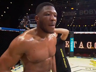 Oumar Sy sa postaral o prekvapenie, dokázal uškrtiť Škvora