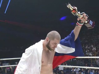 Jiří Procházka víťazne v úvodnom vystúpení na Rizin FF
