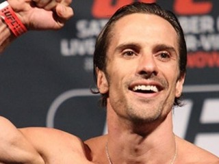 UFC bojovník Josh Samman bojuje o život