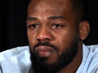 Jon Jones suspendovaný na jeden rok
