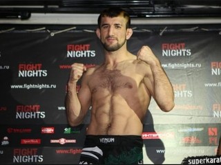 Ruský bojovník Rasul Mirzaev napadnutý vo svojom byte!