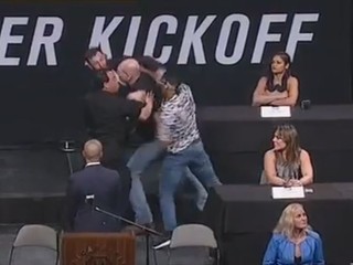 Súboje Cormier vs. Jones a Chiesa vs. Lee sa odohrali už na tlačovej konferencii