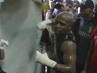 Ak sa bude boxovať plných 12 kôl, bude to veľké víťazstvo pre Conora, vraví Mayweather