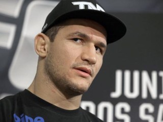 Junior dos Santos vyradený z podujatia UFC 215