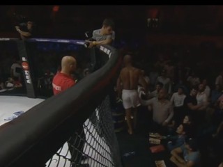 Diego Brandao počas súboja opustil klietku