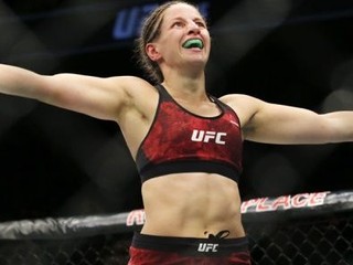 Sarah Moras: Ľuďom rozdáva poštu a súperkám v UFC zas armbary