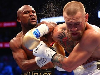 Floyd Mayweather vysvetlil, prečo mu dal Conor viac úderov ako hviezdni boxeri