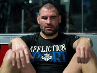 Návrat Caina Velasqueza sa opäť odkladá, posledná operácia nedopadla podľa očakávania