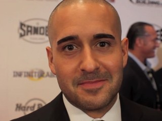 Komentátor UFC Jon Anik sa po výhre Nate Diaza musí nechať tetovať