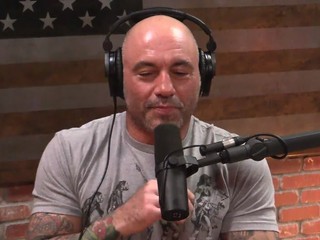 Komentátor Joe Rogan vyrozprával šialenú historku, ako sa mohli do tela Jona Jonesa dostať zakázané látky