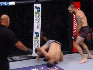 Matt Brown brutálnym lakťom knokautoval Diega Sancheza