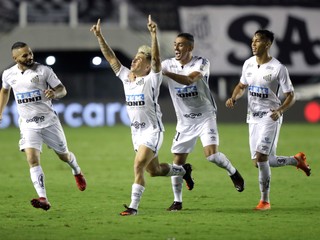Hráči FC Santos majú hviezdneho spoluhráča.