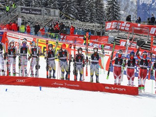 Stupne víťazov v paralelnej tímovej súťaži na finále Svetového pohára v Lenzerheide 2021.