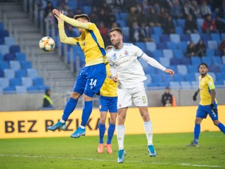 Archívna fotografia Slovan - DAC s fanúšikmi.