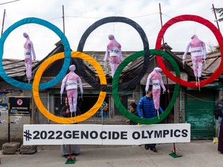 Protest proti ZOH 2022 v Pekingu v indickej Dharmšále.