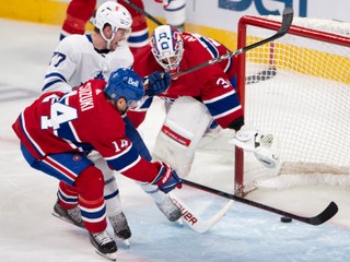 Momentka zo zápasu Montreal Canadiens - Toronto Maple Leafs.