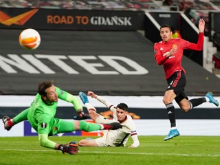 Momentka zo zápasu AS Rím - Manchester United.