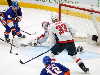 Zdeno Chára v zápase New York Islanders a Washington Capitals.