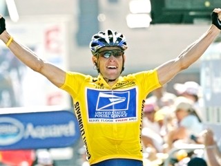 Americký cyklista Lance Armstrong počas Tour de France 2004. 