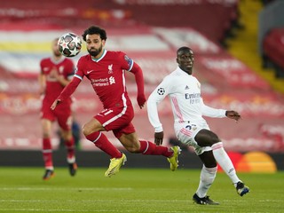 Mohamed Salah a Ferland Mendy v odvetnom zápase Liverpool - Real Madrid.