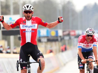 Kasper Asgreen sa stal víťazom pretekov Okolo Flámska 2021.