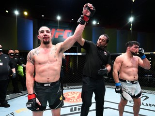 UFC Vegas 24: Whittaker so skvelým výkonom, ako ďalšieho chce Adesanyu