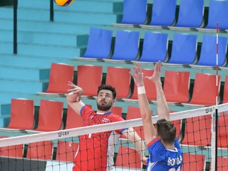 Peter Michalovič (Slovensko) a Marek Šotola (Česko) v prípravnom zápase vo volejbale Slovensko - Česko.