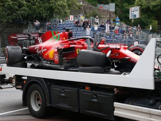 Charles Leclerc rozbil svoj monopost pred VC Monaka.