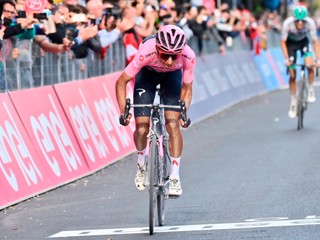 Egan Bernal je priebežným lídrom Giro d'Italia 2021. 