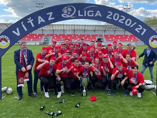 Druhú ligu prekvapujúco vyhrali futbalisti Liptovského Mikuláša. 