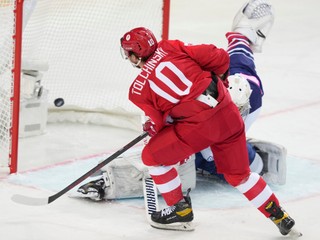 Momentka zo zápasu Veľká Británia - Rusko na MS v hokeji 2021.