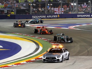 Safety car na trati počas Veľkej ceny Singapuru 2018.