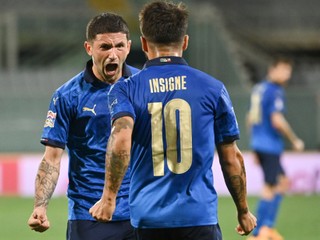 Stefano Sensi a Lorenzo Insigne.