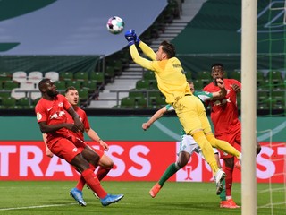 Jiří Pavlenka v bránke Werderu Brémy.