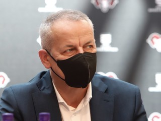 Primátor Ján Nosko na tlačovej konferencii o zmene majiteľov HC '05 Banská Bystrica.