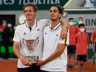 Pierre-Hugues Herbert a Nicolas Mahut na Roland Garros 2021.