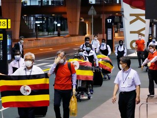 Členovia tímu Ugandy po prílete na OH v Tokiu.