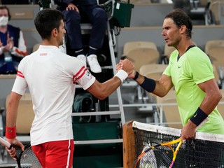 Novak Djokovič a Rafael Nadal na Roland Garros 2021.