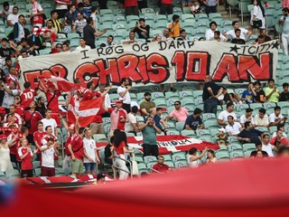 Transparent dánskych fanúšikov na podporu Christiana Eriksena, vo štvrťfinále EURO 2020.