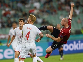 Michael Krmenčík zakončuje v zápase Česko - Dánsko na EURO 2020 / 2021.