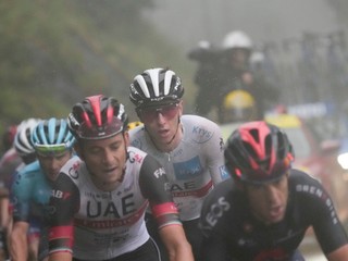 Tadej Pogačar v 8. etape na Tour de France 2021.