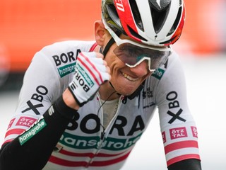 Patrick Konrad po víťazstve 16. etapy na Tour de France 2021.