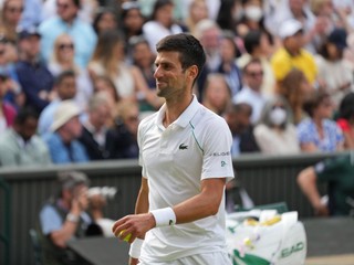 Novak Djokovič počas finále Wimbledonu 2021.