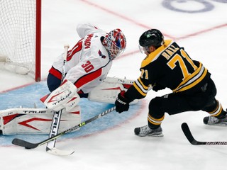 Kanadský útočník Taylor Hall v drese Bostonu Bruins.